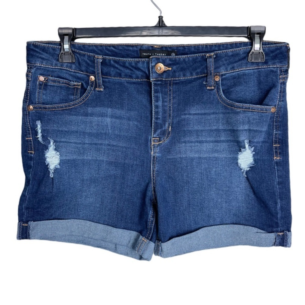 ✅ Truth + Theory Indigo wash Jean Shorts with light distress size 14P Sretch